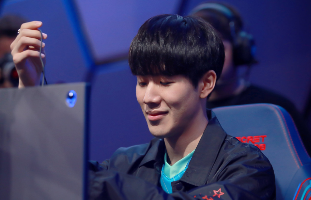 付高昂的费 付高昂的费